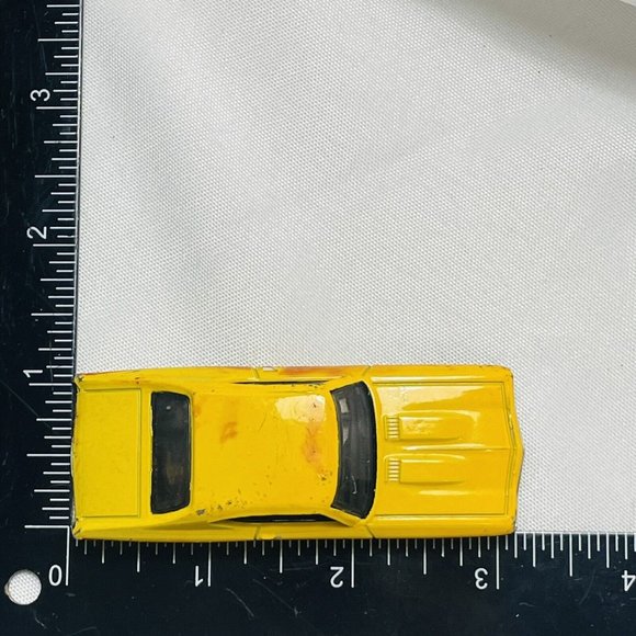 HOT WHEELS MUSCLE 1969 CHEVELLE SS 396 YELLOW Redline On Rims Coupe - Picture 9 of 13